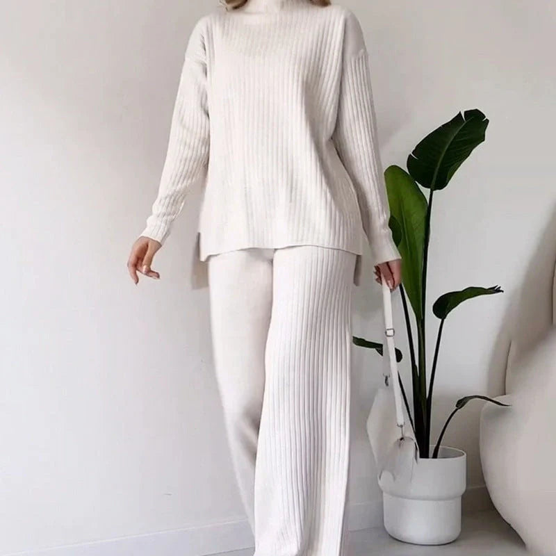 Stylish women's turtleneck knitted suit with loose split design in white, black, and green