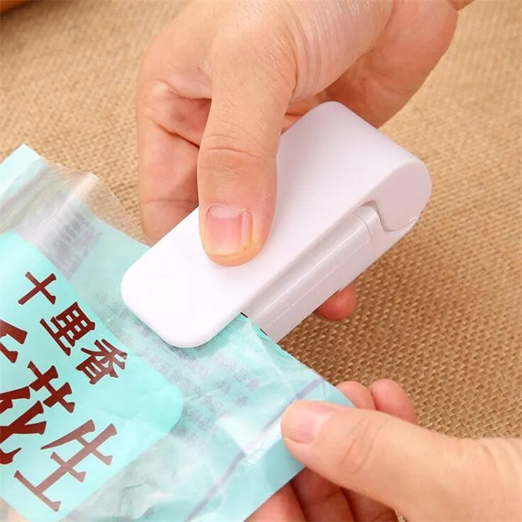 Portable ABS plastic bag sealer measuring 10x3.8x6cm with pressure heat sealing for snacks