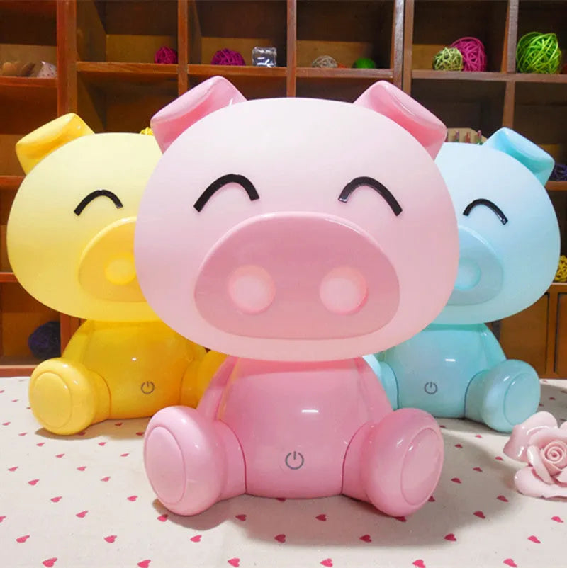 Cartoon pig small night lamp in ABS with 3W power, USB cable, power adapter, and blue, pink or yellow colour options.