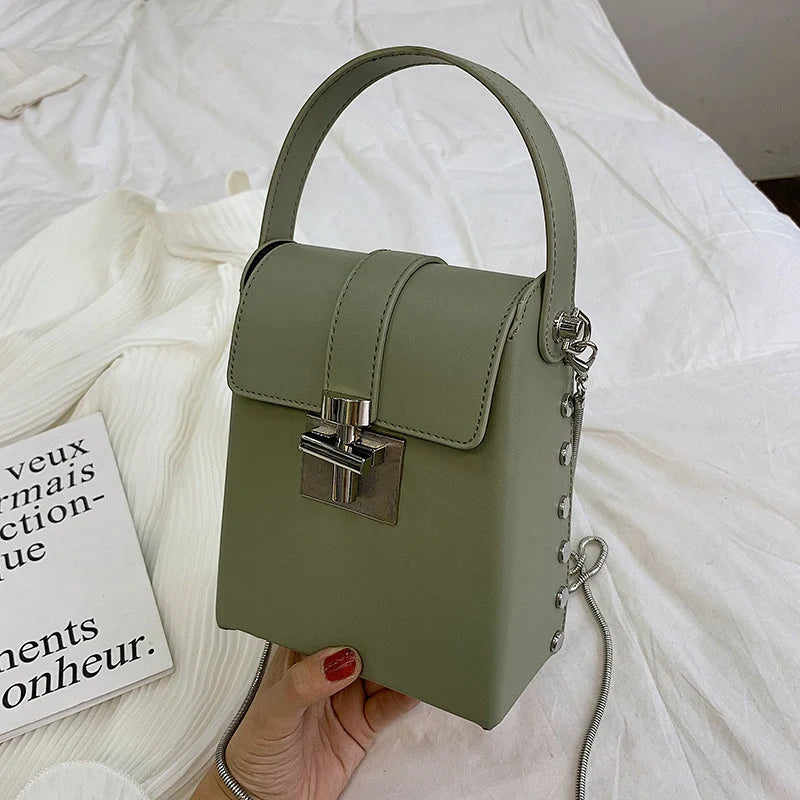 Horizontal square wild shoulder chain bag for women with zipper pocket