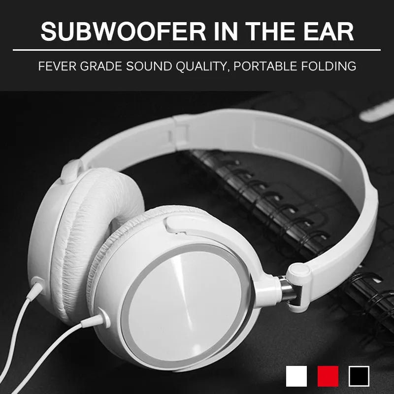 Wired over-ear headphones folded to 18x15x7cm with adjustable headband and 3.5mm plug