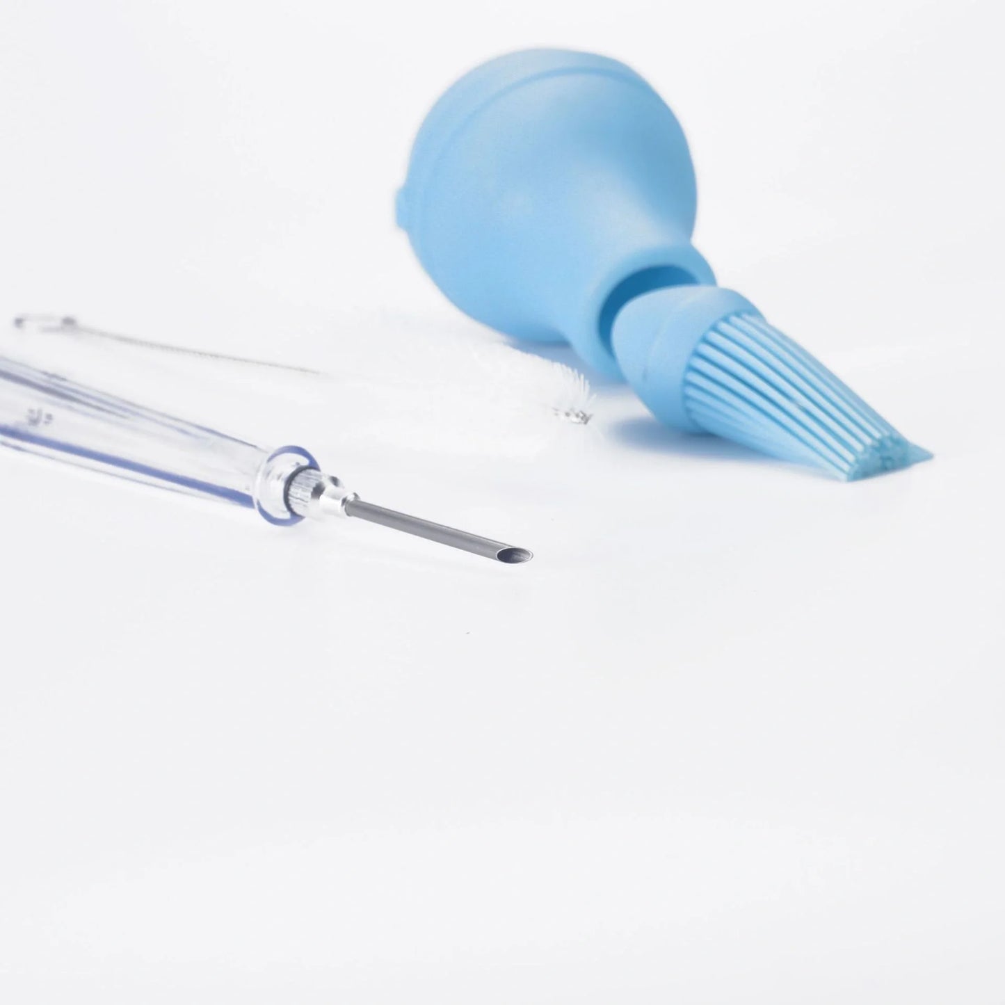 Drip oil seasoning tube with cleaning brush, 6.4X31.5cm, in blue, green, and red