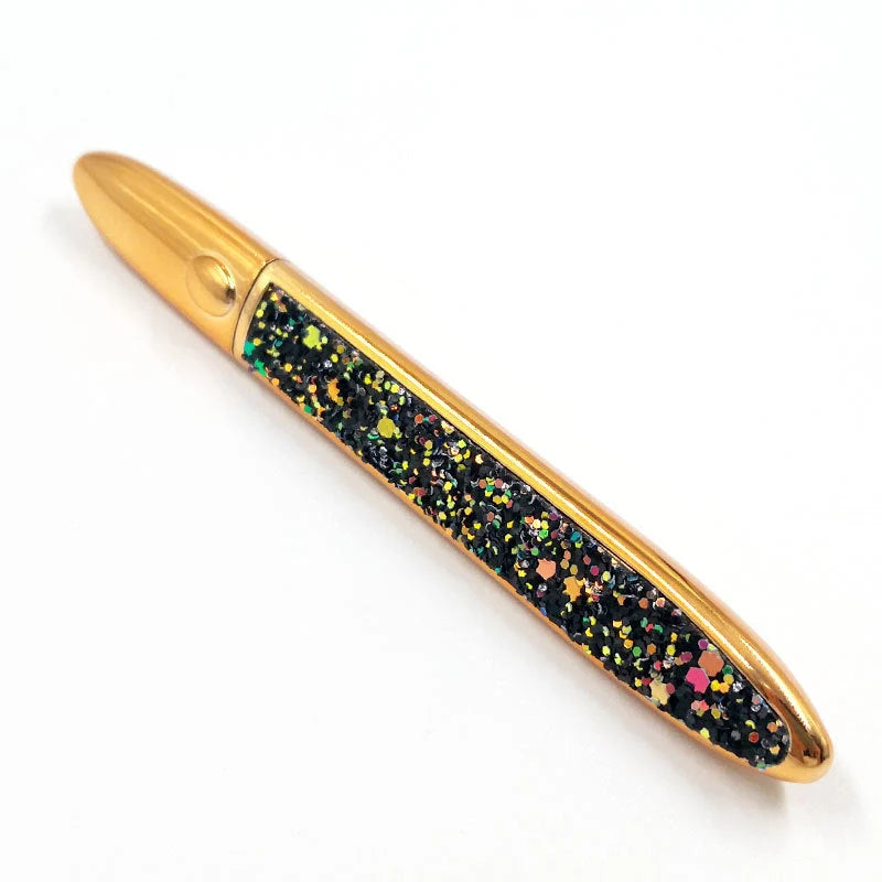 Self-adhesive false eyelashes with multicolour eyeliner for easy application and vibrant looks