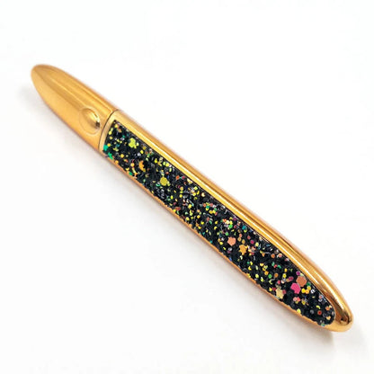 Self-adhesive false eyelashes with multicolour eyeliner for easy application and vibrant looks