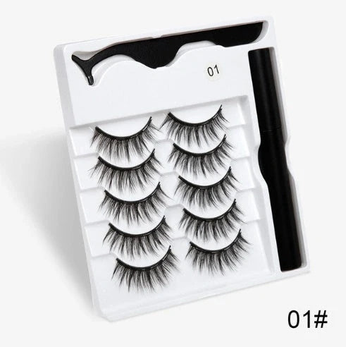 Magnetic false eyelashes set for easy, glue-free application and a stunning look.