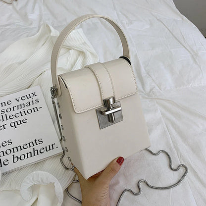 Horizontal square wild shoulder chain bag for women with zipper pocket