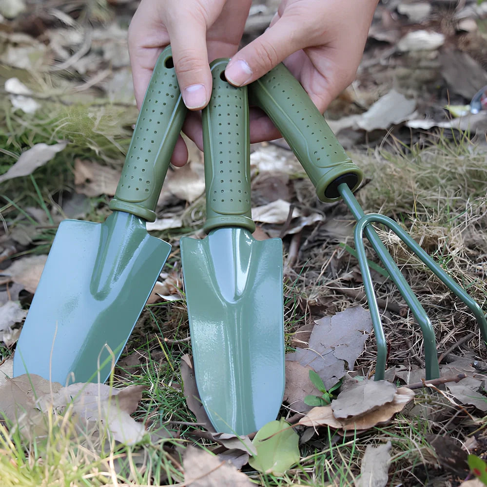 Gardening scarifier kit with green antiskid handles and two shovels for planting