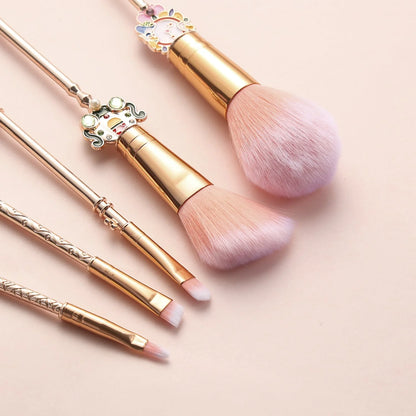 Alice makeup brush in rose gold and gold finishes for precise application