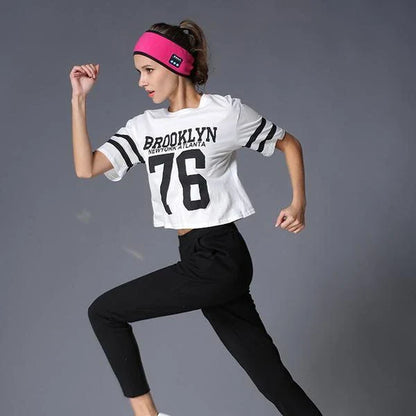 Wireless Bluetooth headband in multiple colours, featuring knitted fabric, built-in microphone and long-lasting battery for outdoor fitness and yoga activities.