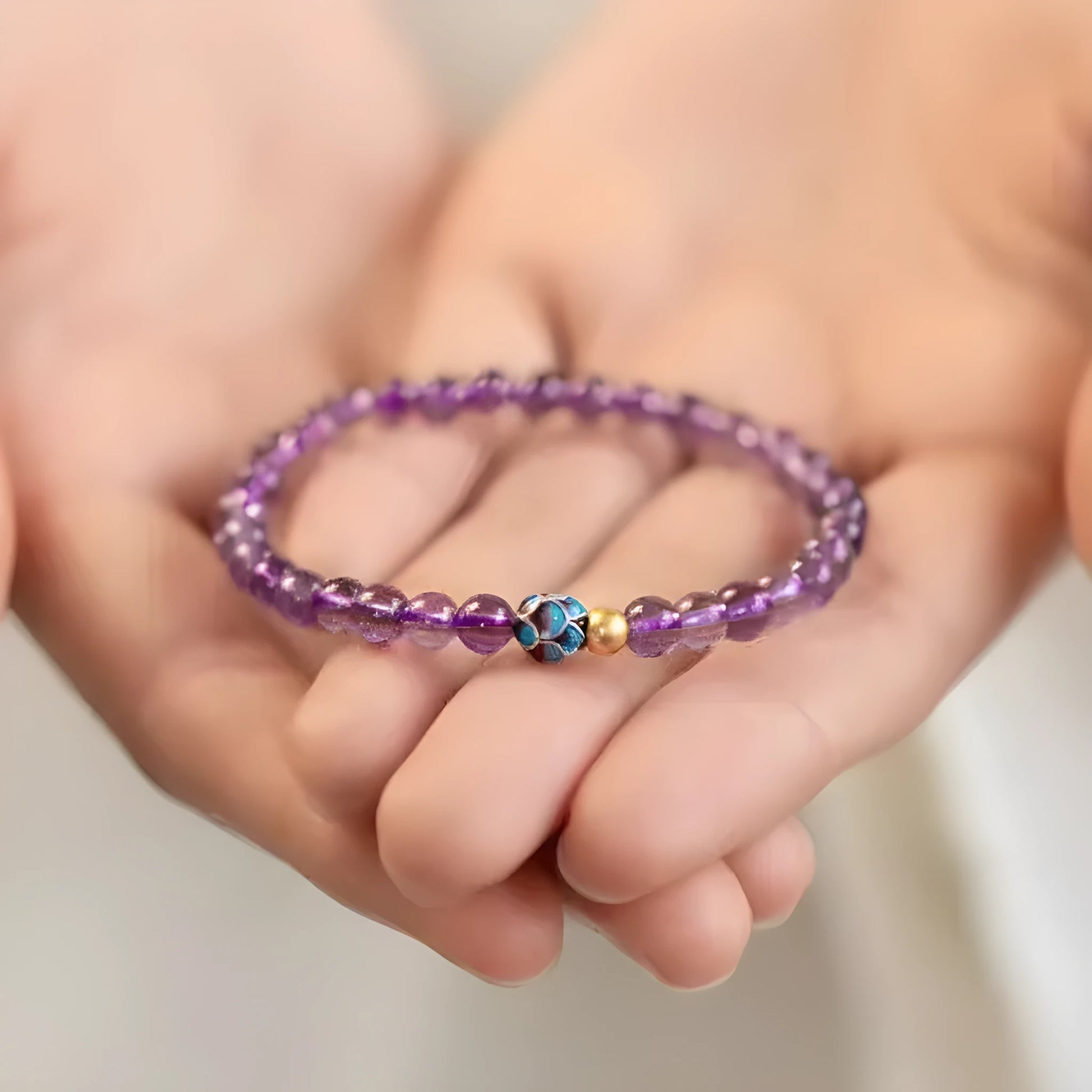 Women's lotus bracelet in nine purple colour with retro design and mixed materials