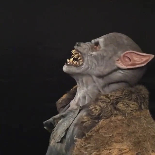 Realistic werewolf costume mask with 360-degree rotation feature for Halloween and cosplay