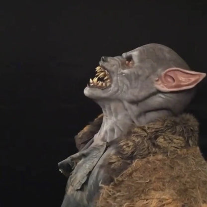 Realistic werewolf costume mask with 360-degree rotation feature for Halloween and cosplay