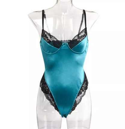 Lace bodysuit in various colours with adjustable fit for diverse body types