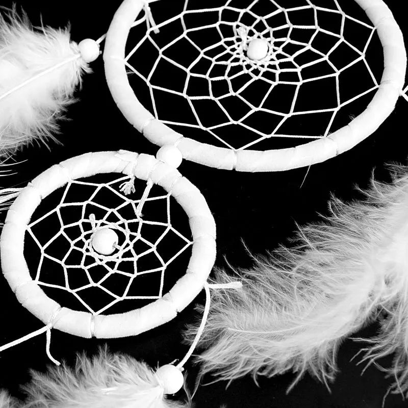 11cm long white European style decorative feathers for weddings and events.