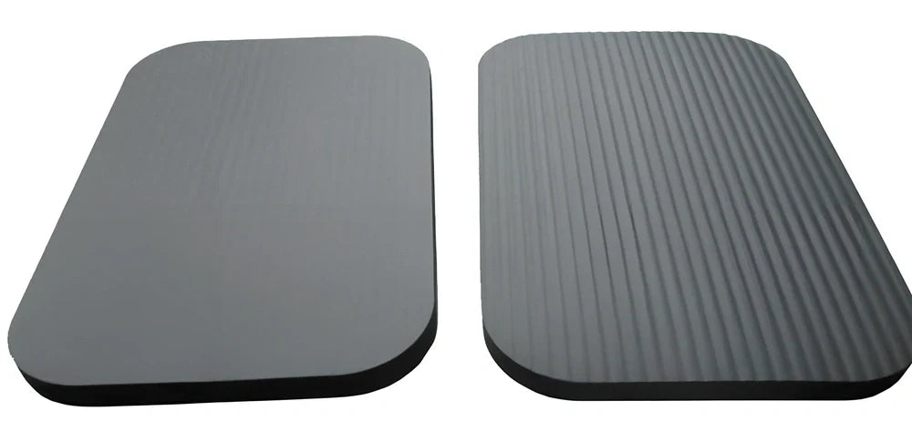 Black yoga knee pad measuring 29x19cm with 15mm high-density foam for abdominal wheel exercises