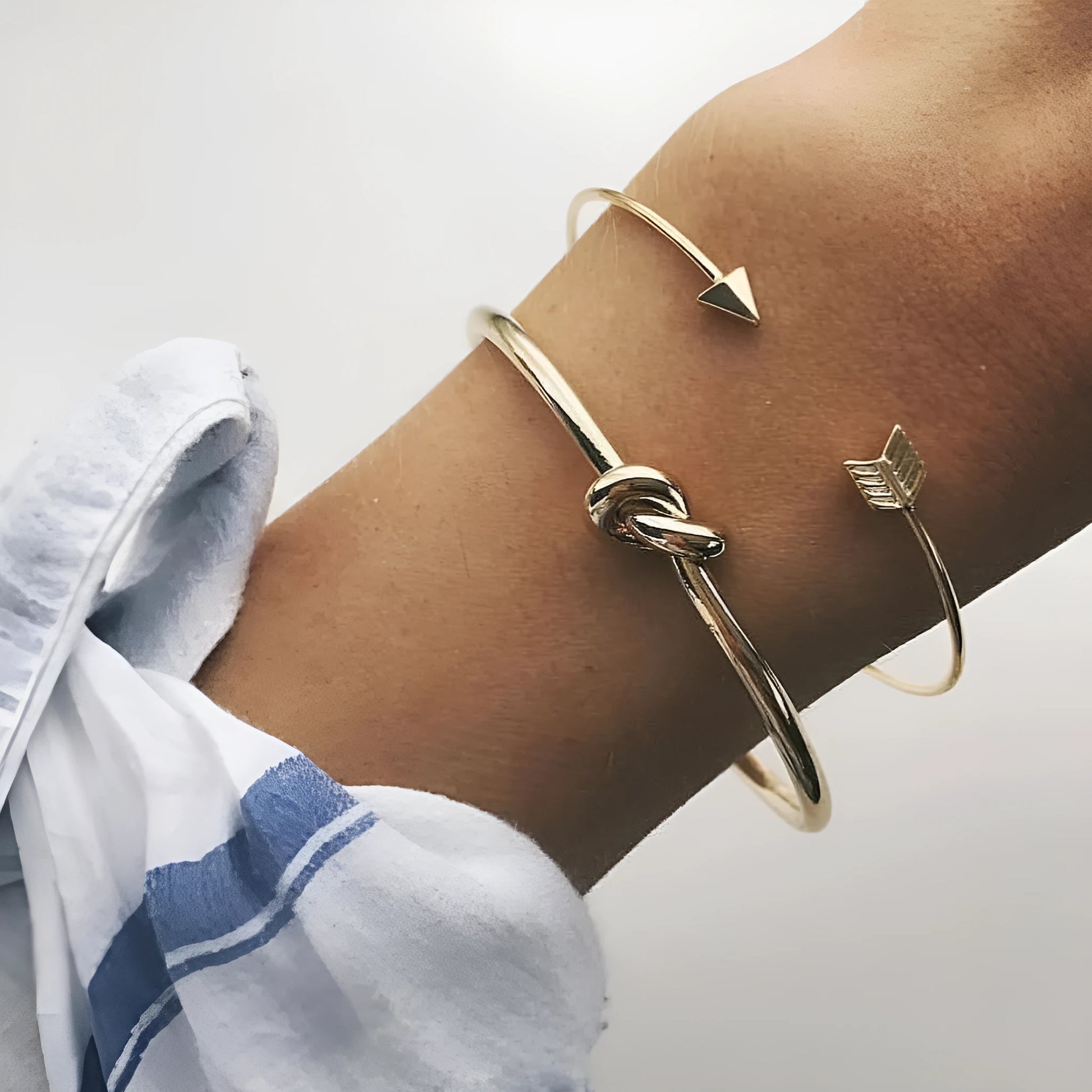 Gold-coloured vintage arrow knotted cuff bracelet for women.
