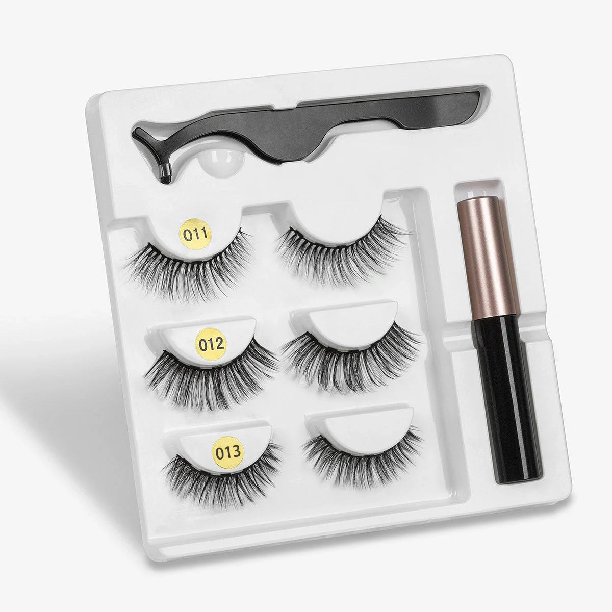 Magnetic false eyelashes set for easy, glue-free application and a stunning look.