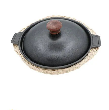 Silver cast iron cooking pot with glass lid and rattan basket in 20cm diameter size