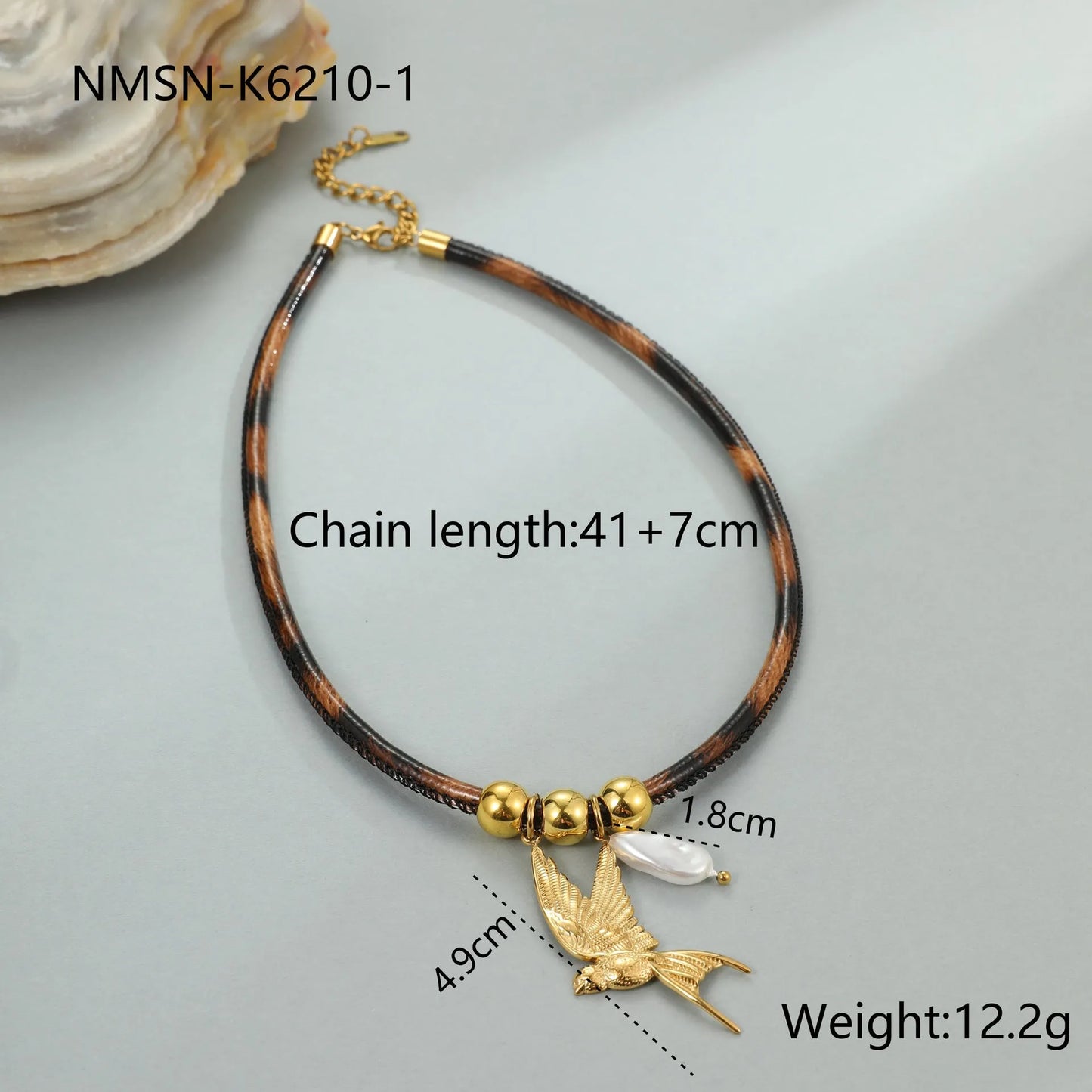 Women's stainless steel necklace with geometric leopard pendant, gold electroplated, on an adjustable chain.