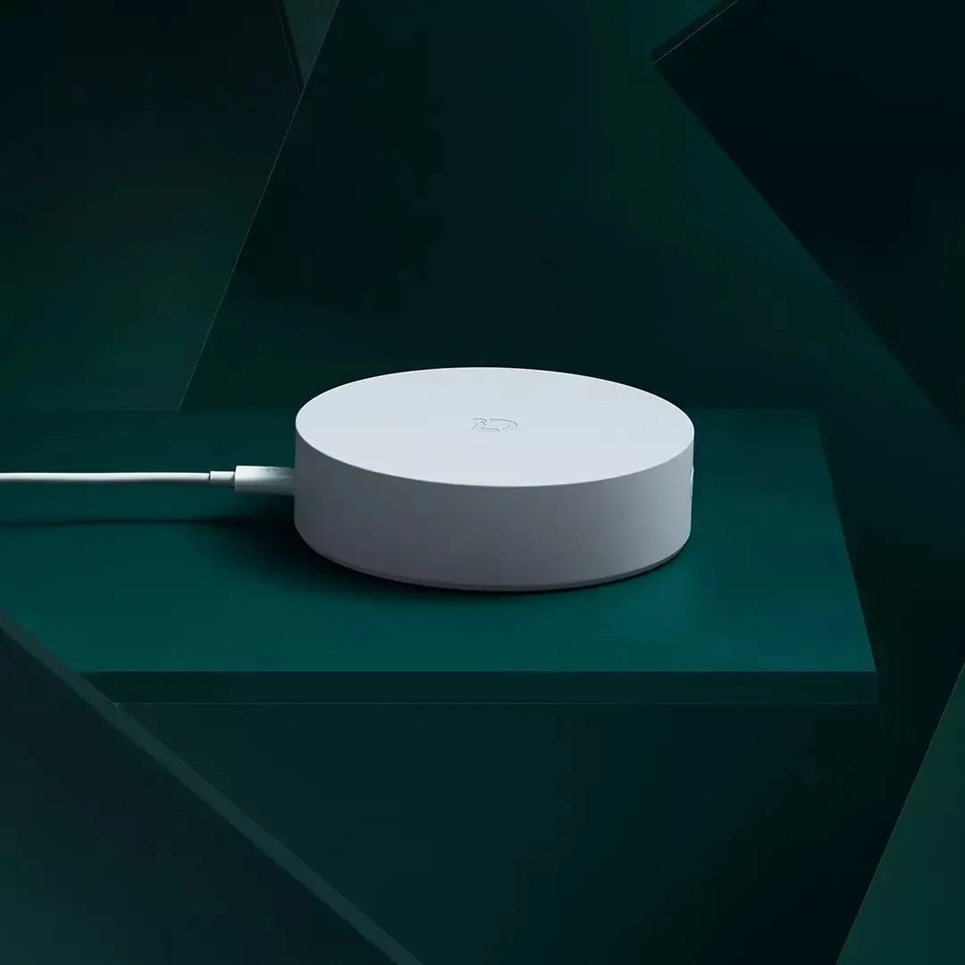 White Xiaomijia smart home gateway with UK plug for wireless remote control
