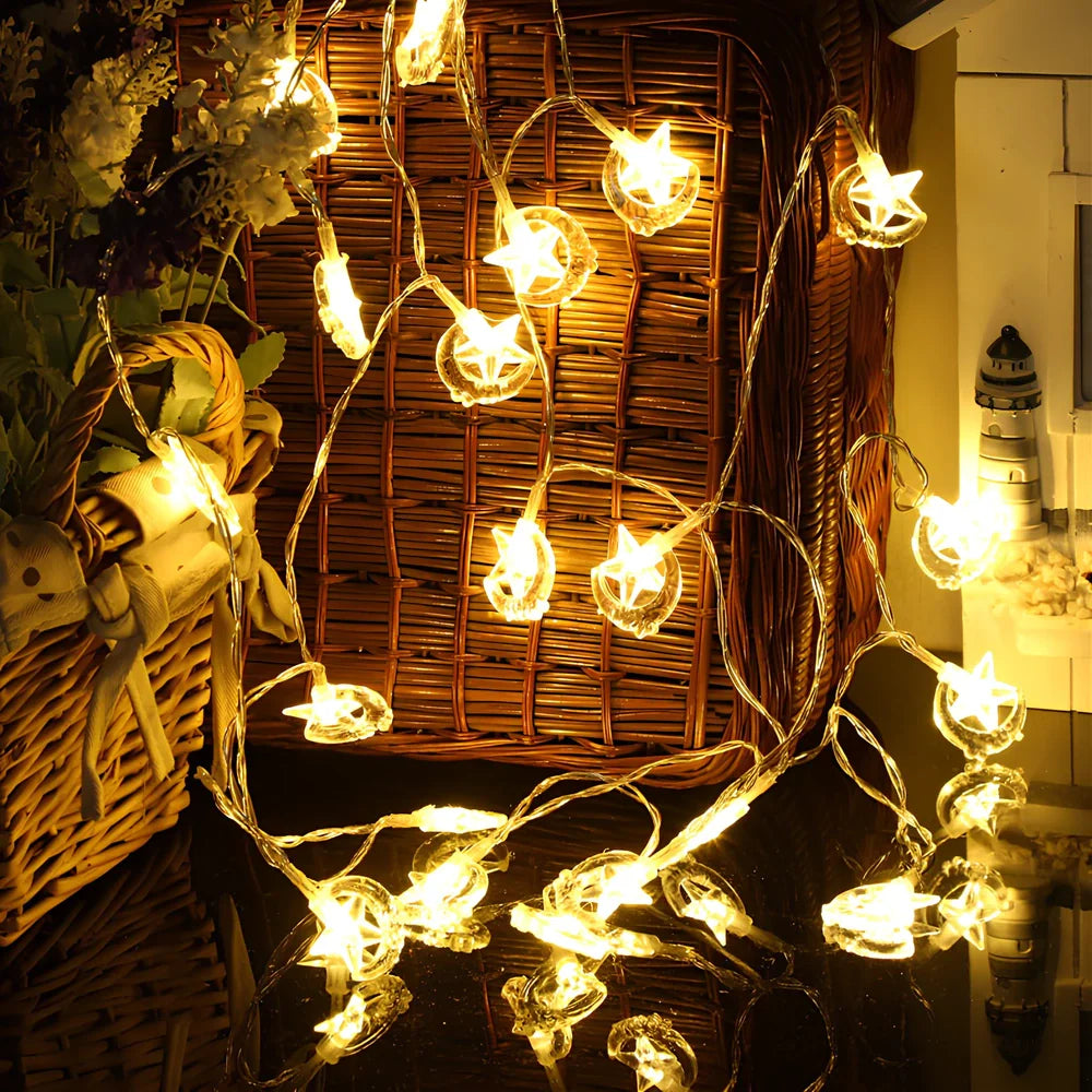 3-metre battery-powered LED Christmas lights with weather-resistant PVC construction for garden decoration