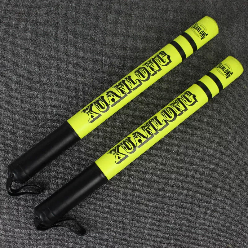 High-visibility boxing training reaction stick for improving accuracy and reaction times