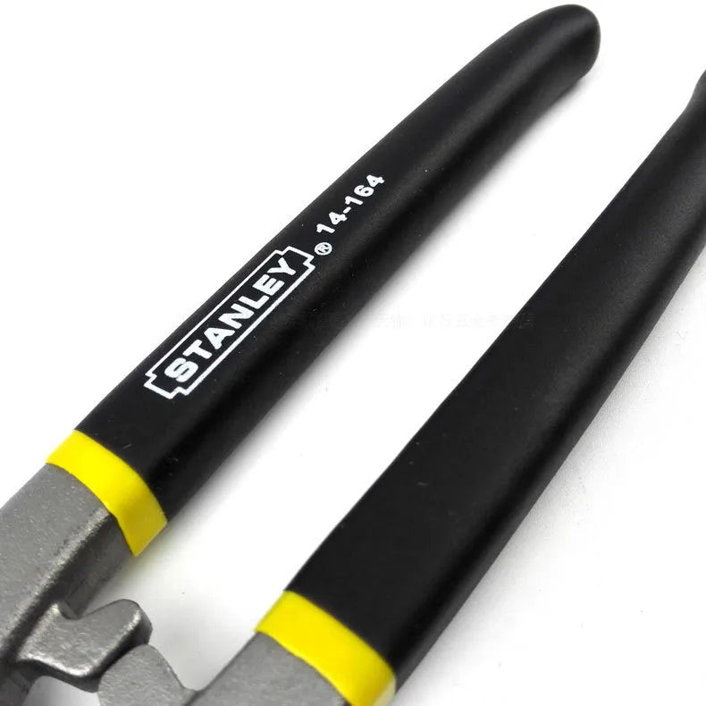 Tin snips made from high carbon steel with a sandblasted yellow handle and 200 mm length for cutting cold rolled iron plates up to 0.78 mm thick and stainless steel plates up to 0.45 mm thick.