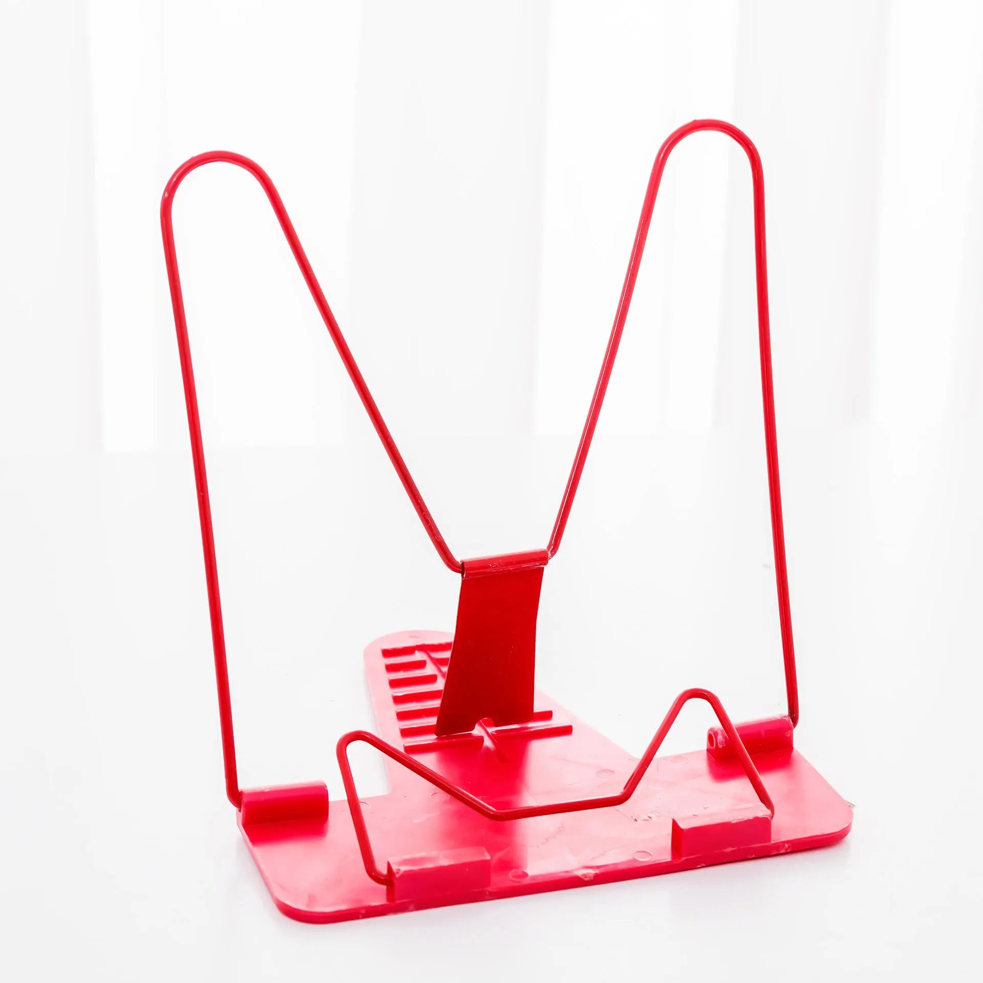 Red, green, and blue reading frame measuring 16x17.5cm made from metal and plastic materials