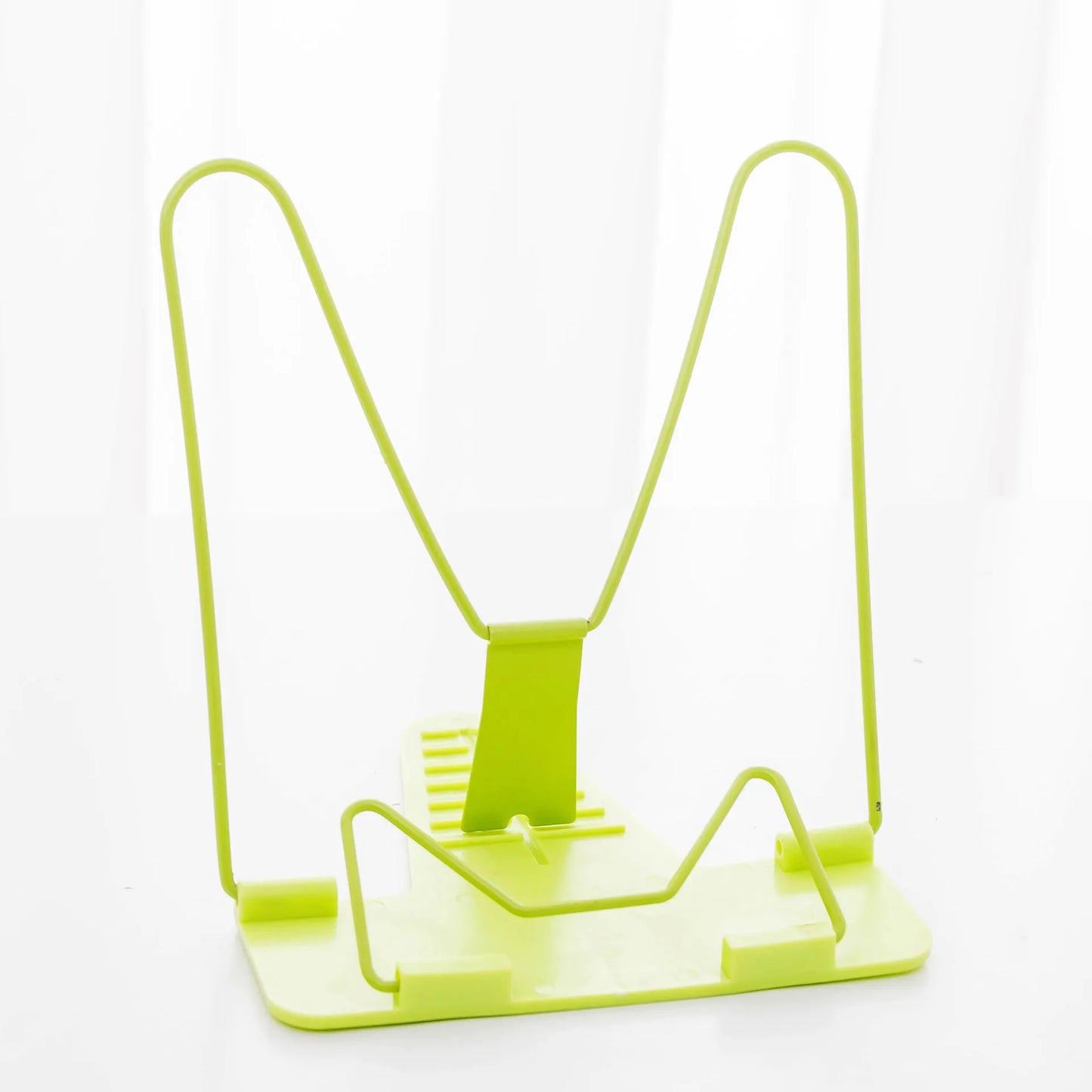 Red, green, and blue reading frame measuring 16x17.5cm made from metal and plastic materials