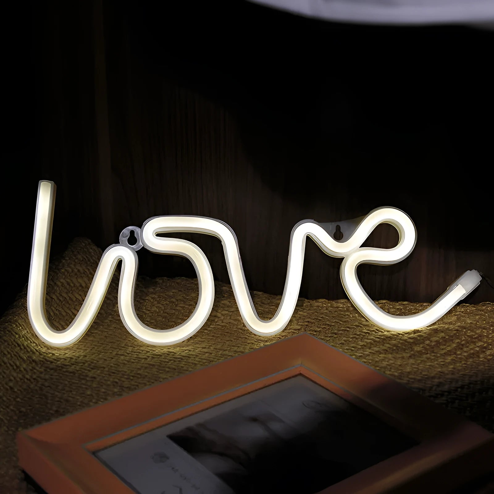 LED neon sign light with love design in pink colour for indoor holiday and wedding decorations