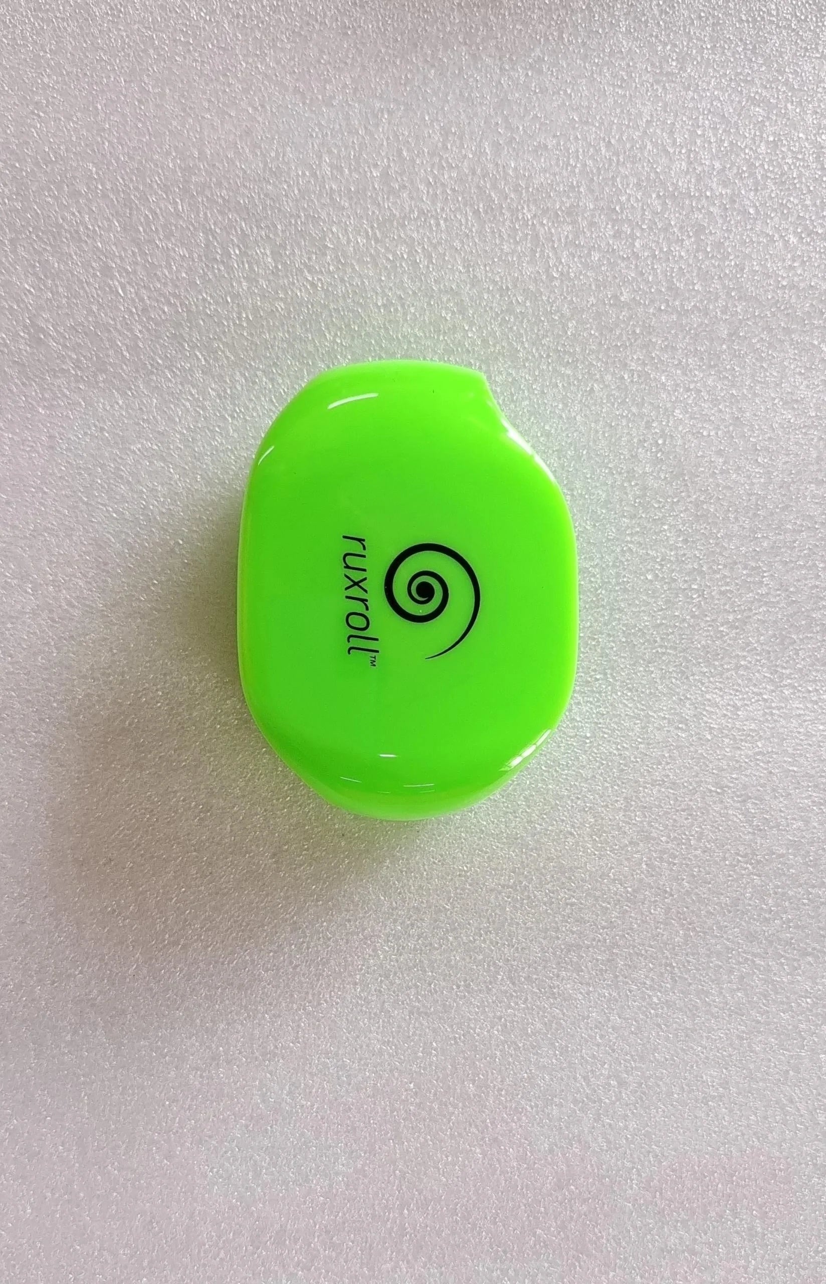 Automatic earphone cable winder in various colours, designed to keep earphone cords tidy and organised