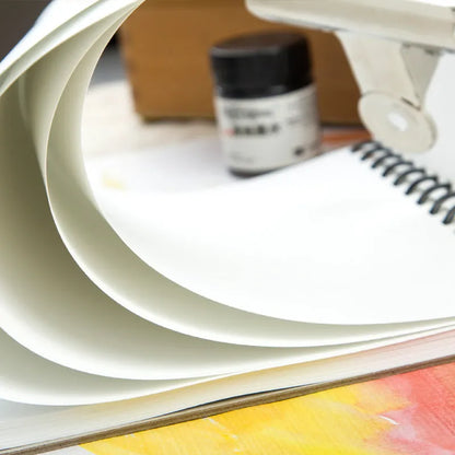 Green water-soluble colour pencil sketchbook with spiral binding in 8K and 16K sizes