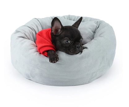 Cosy egg-shaped pet bed for cats and dogs, made with luxuriously soft and warm vegan faux shag fur