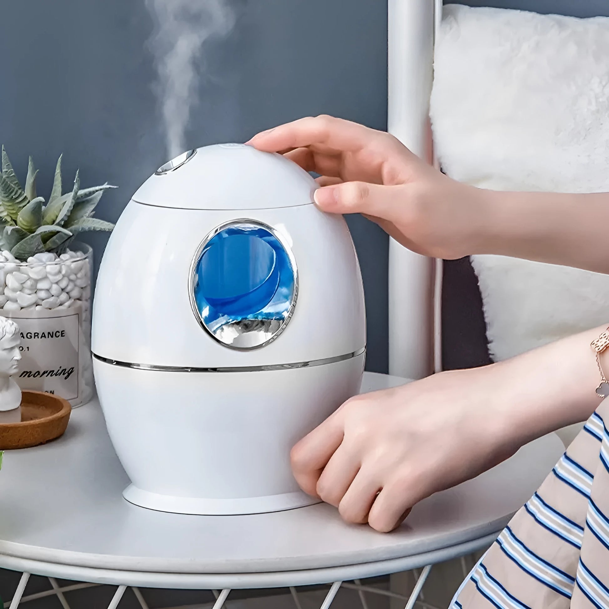 White round USB aromatherapy spray humidifier with 800ml tank and 36dB noise level