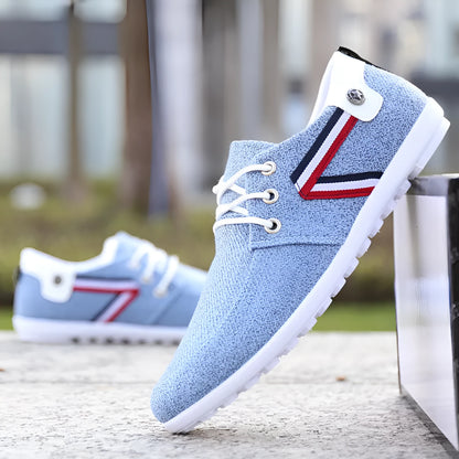 Men's soft-soled canvas shoes in blue or grey with round toe, low 1-3cm heel, and colour stitching.