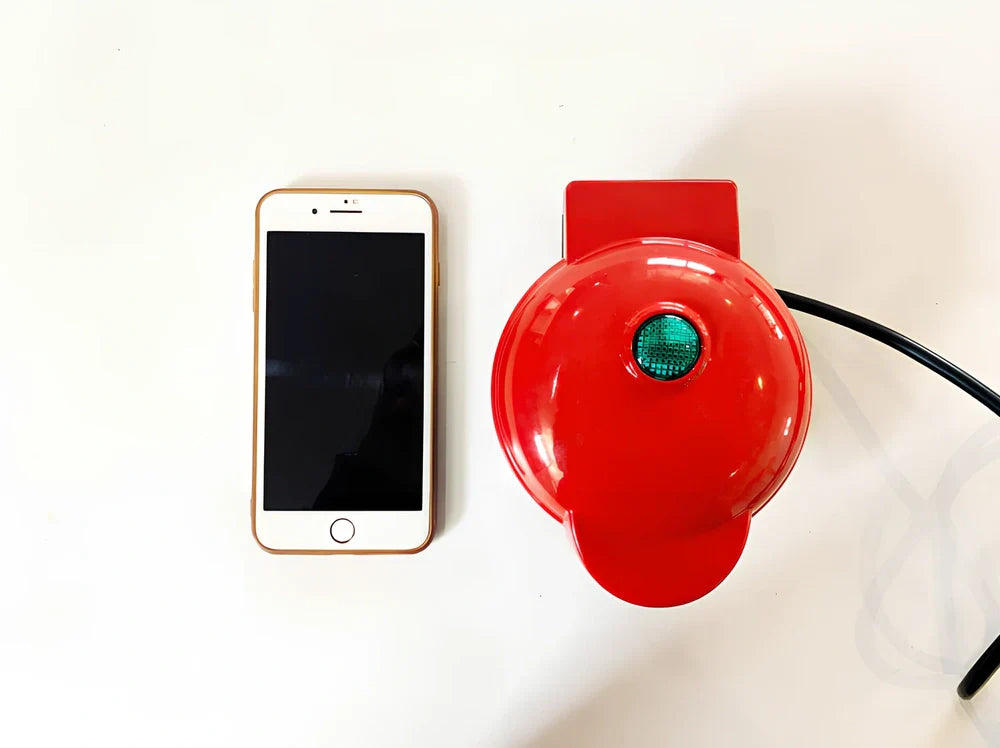 Red electric waffle maker measuring 10cm x 15cm x 20cm with EU plug and non-stick cooking surfaces
