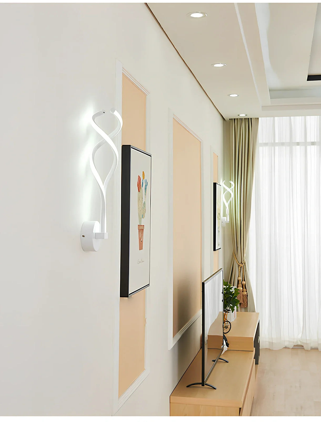 Musical note LED wall lamp with acrylic shade, 140x370x100mm dimensions, E14 fitting