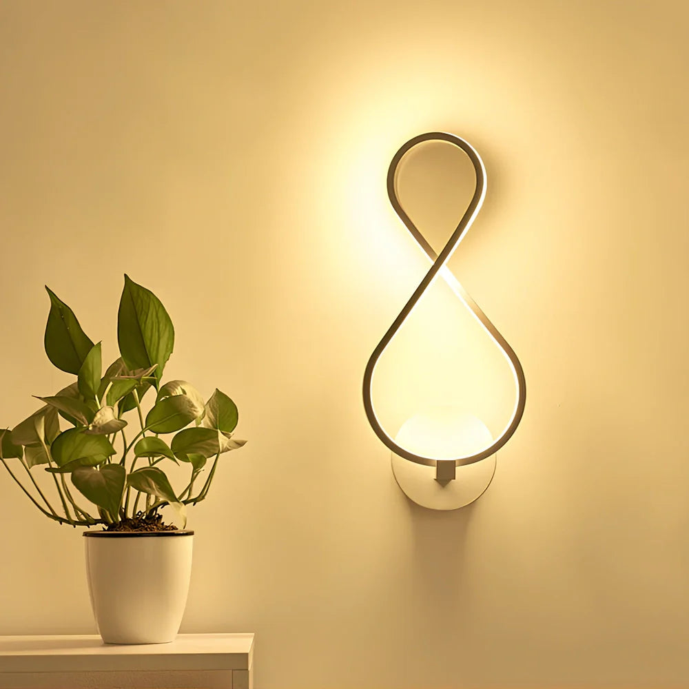 Musical note LED wall lamp with acrylic shade, 140x370x100mm dimensions, E14 fitting