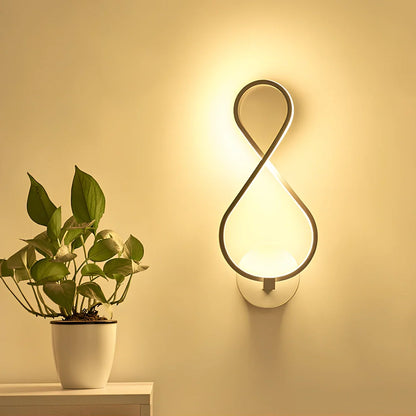Musical note LED wall lamp with acrylic shade, 140x370x100mm dimensions, E14 fitting