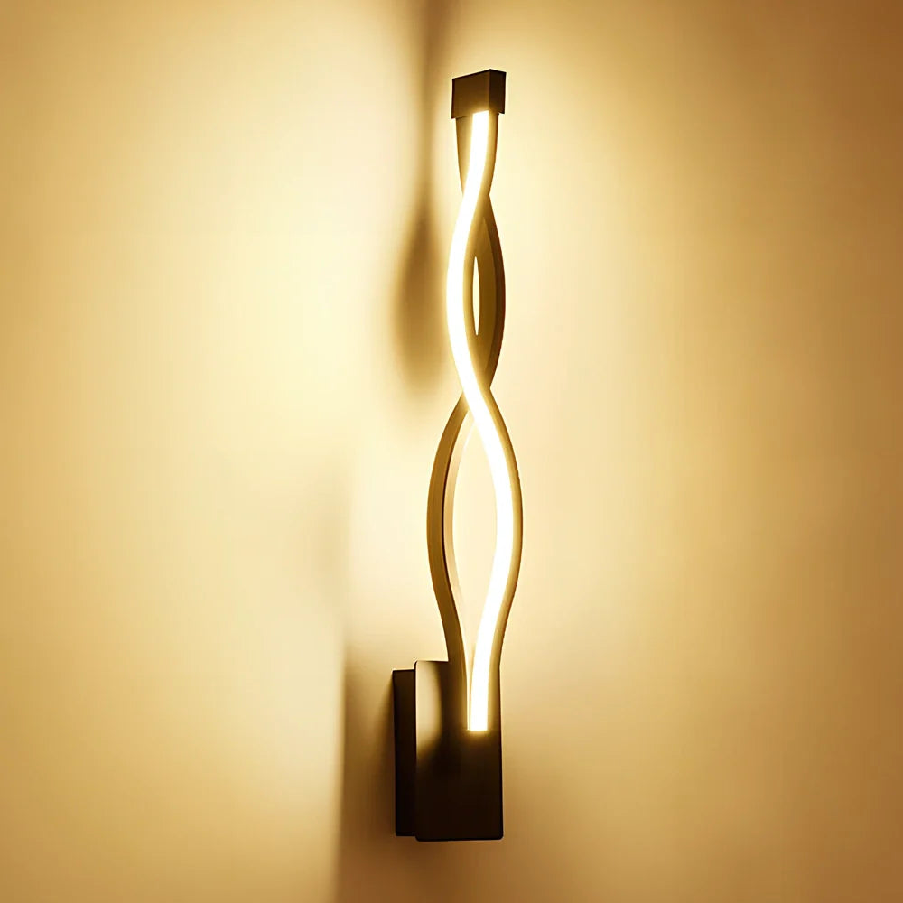 Musical note LED wall lamp with acrylic shade, 140x370x100mm dimensions, E14 fitting