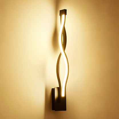 Musical note LED wall lamp with acrylic shade, 140x370x100mm dimensions, E14 fitting
