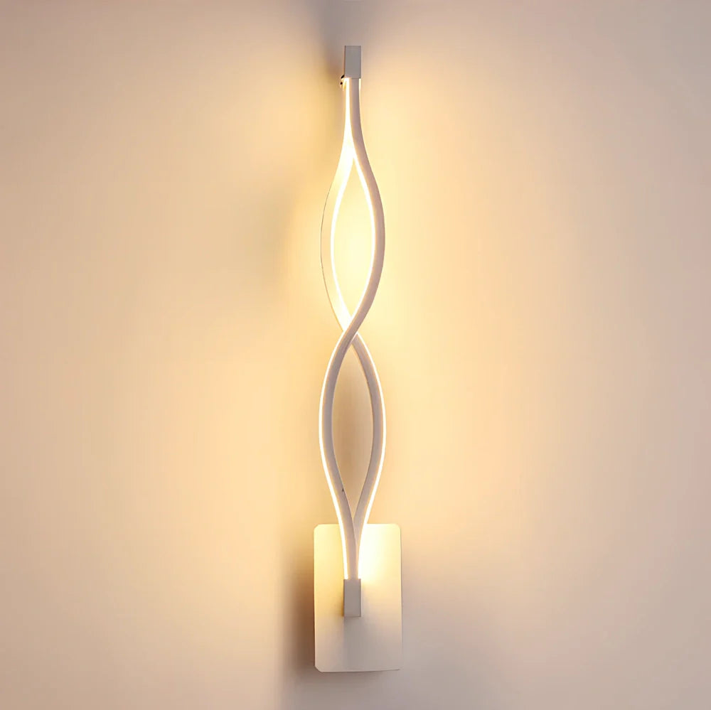 Musical note LED wall lamp with acrylic shade, 140x370x100mm dimensions, E14 fitting