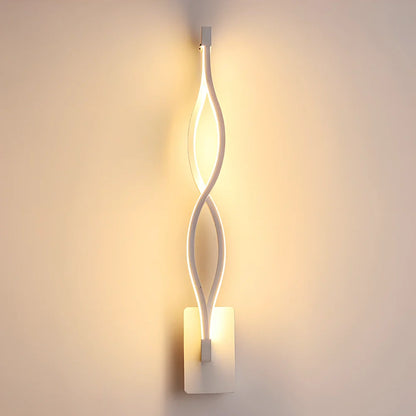 Musical note LED wall lamp with acrylic shade, 140x370x100mm dimensions, E14 fitting