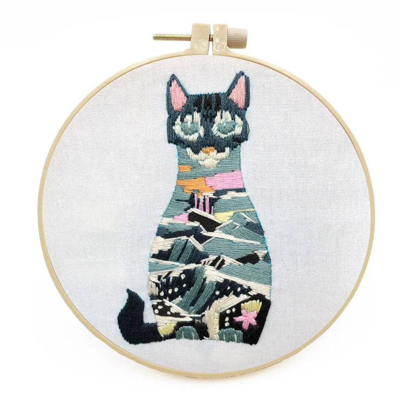 Cat embroidery kit for beginners featuring three-dimensional European stitching techniques with cotton and linen fabric, approximately 20cm in size, available in three designs with a 15cm embroidery hoop included for each style option