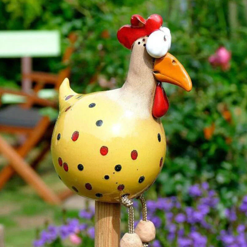 Charming hen and rooster ornaments made of durable resin with vibrant colours and intricate details for elegant garden decor