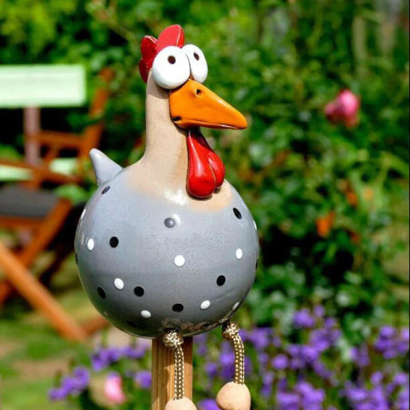 Charming hen and rooster ornaments made of durable resin with vibrant colours and intricate details for elegant garden decor