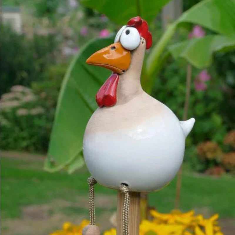 Charming hen and rooster ornaments made of durable resin with vibrant colours and intricate details for elegant garden decor