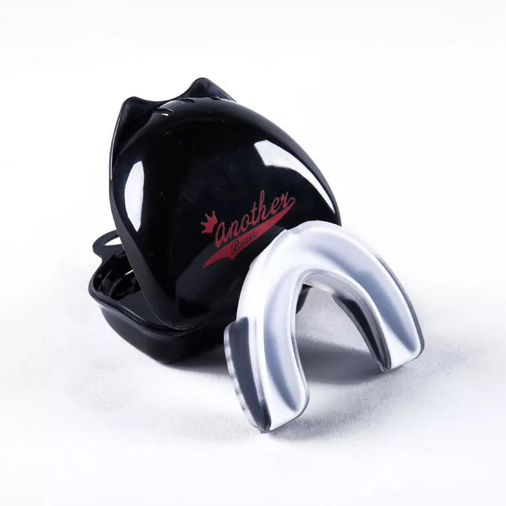 Double-sided silicone mouth guard for basketball and boxing, available in multiple colors and sizes.