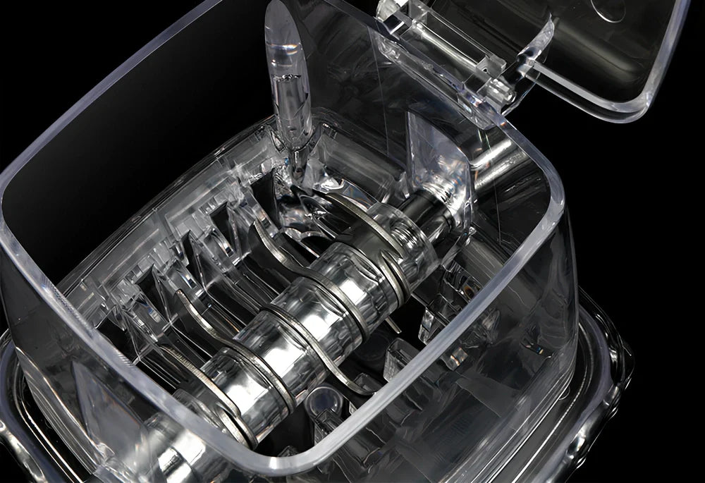 Manual ice crusher with transparent housing showing stainless steel blades and 2L capacity markings