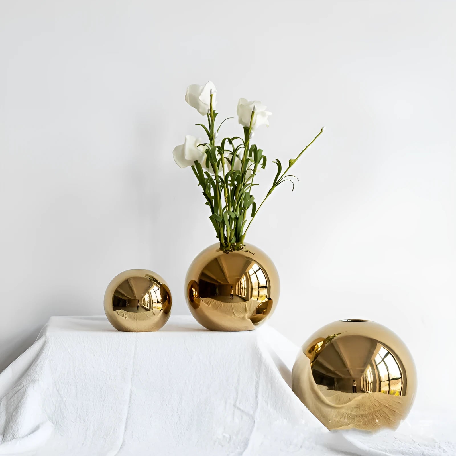 Spherical gold electroplated ceramic vase for home decoration